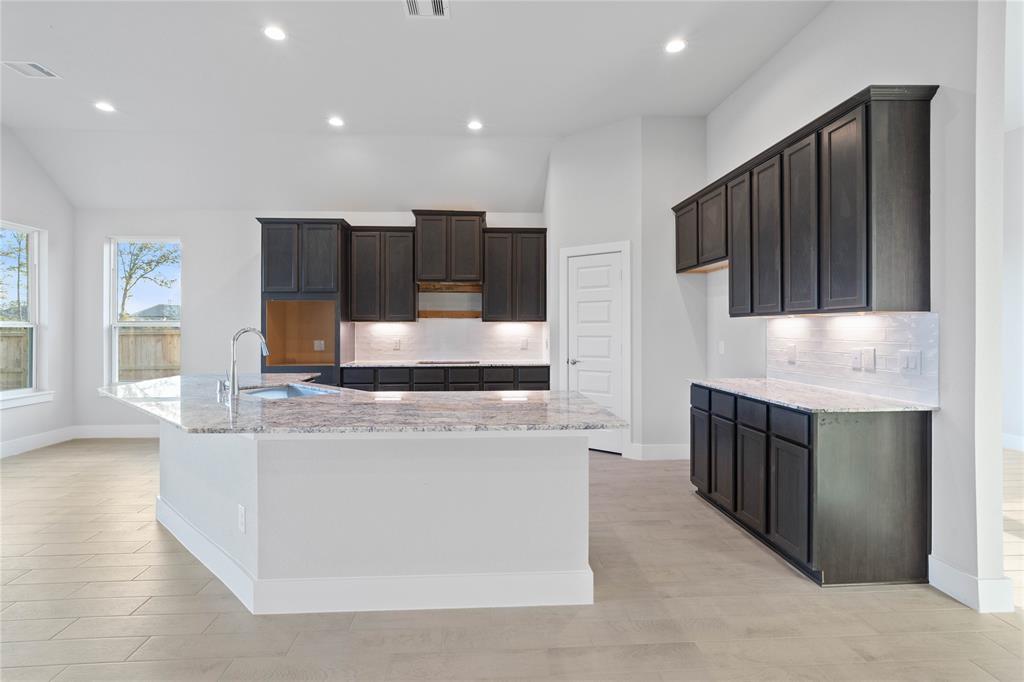 3304 Pin Cherry Lane, Conroe, Texas image 9