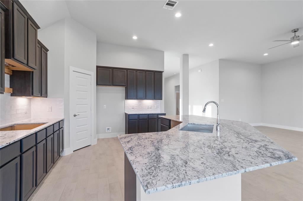 3304 Pin Cherry Lane, Conroe, Texas image 8
