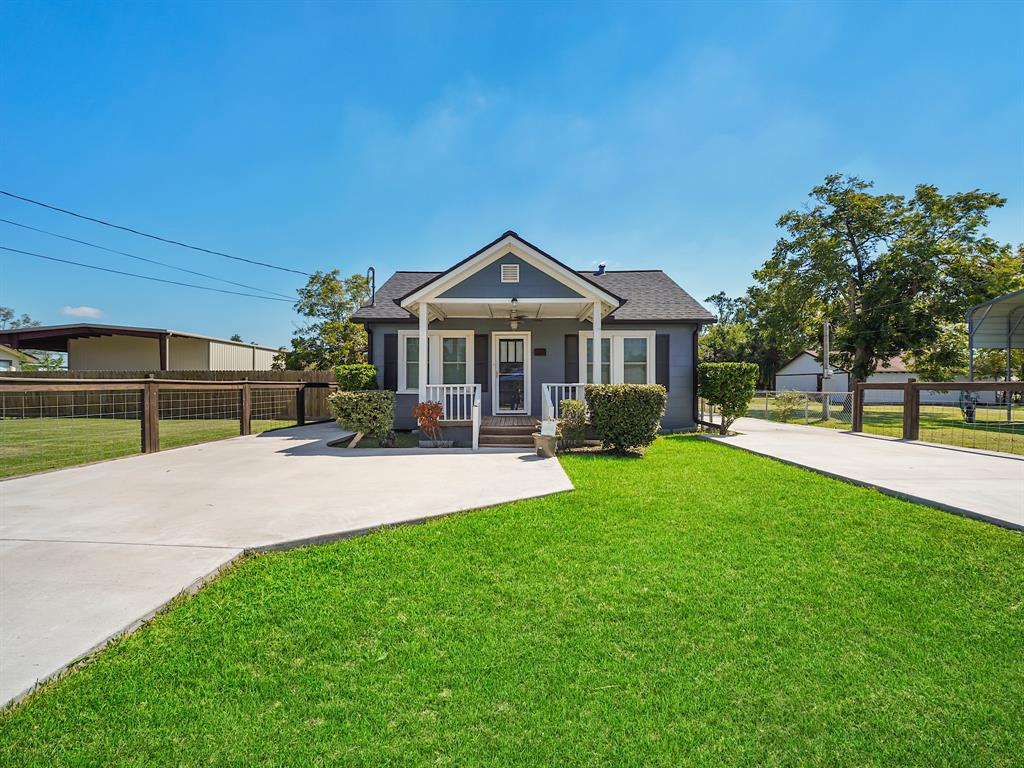 307 S 5th Street, Highlands, Texas image 2