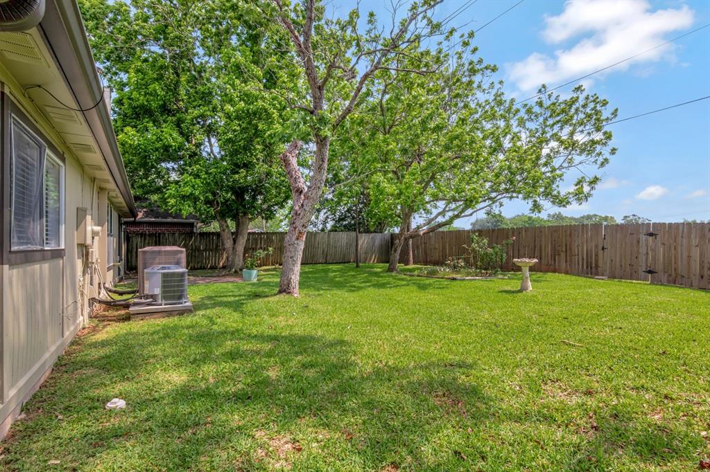 4935 Shady Oaks Lane, Friendswood, Texas image 40