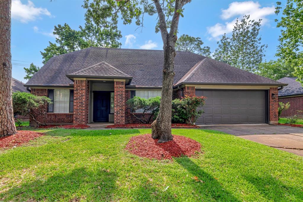 4935 Shady Oaks Lane, Friendswood, Texas image 3