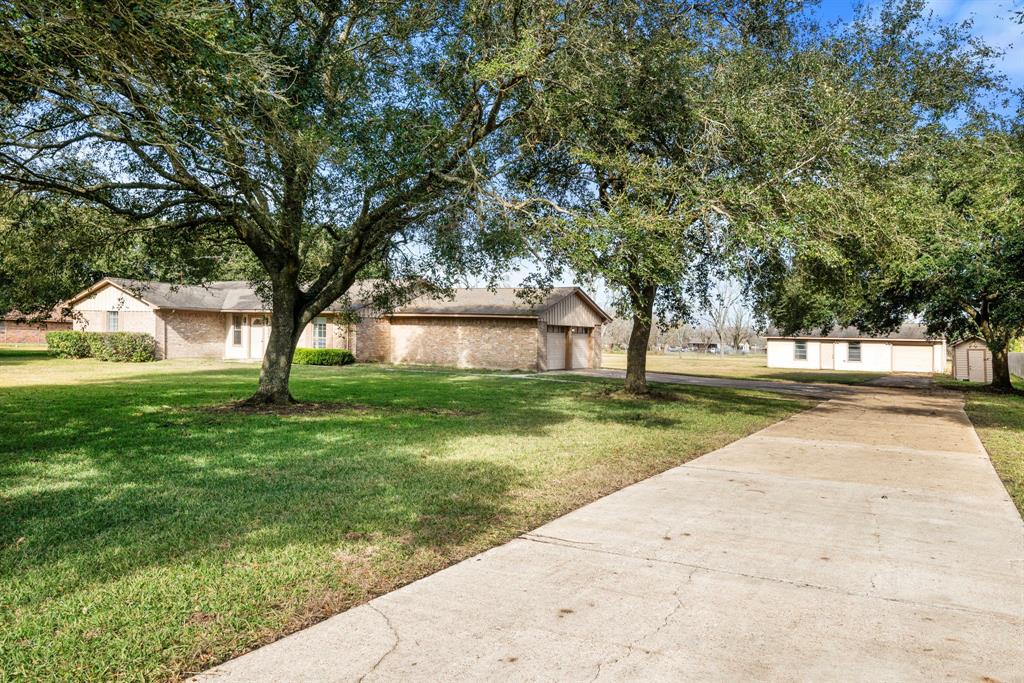 1005 Redberry Hill Road, Baytown, Texas image 3