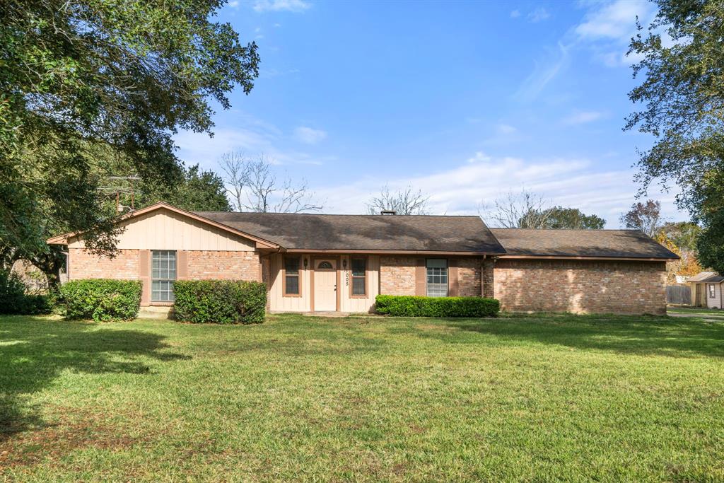 1005 Redberry Hill Road, Baytown, Texas image 1