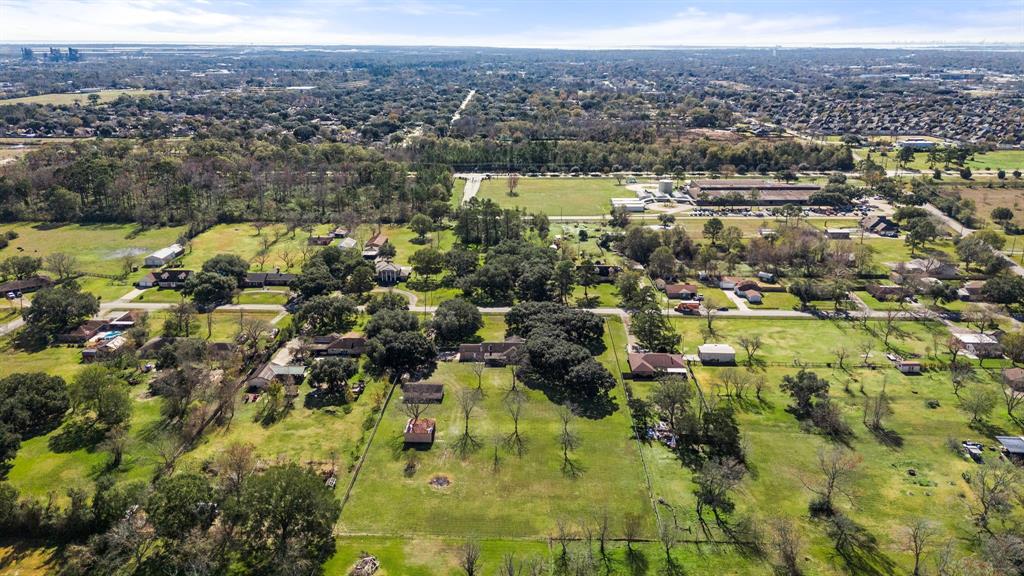 1005 Redberry Hill Road, Baytown, Texas image 34