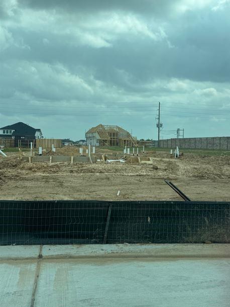 401 Wild Thicket Drive, Katy, Texas image 3