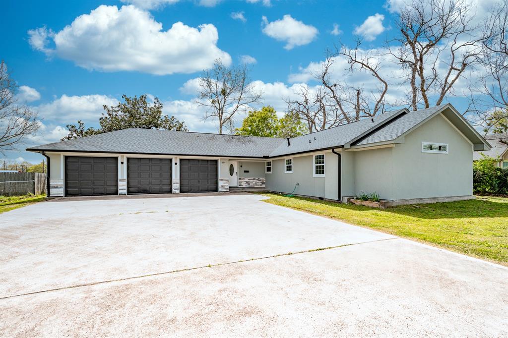 204 Dyer Avenue, Baytown, Texas image 1