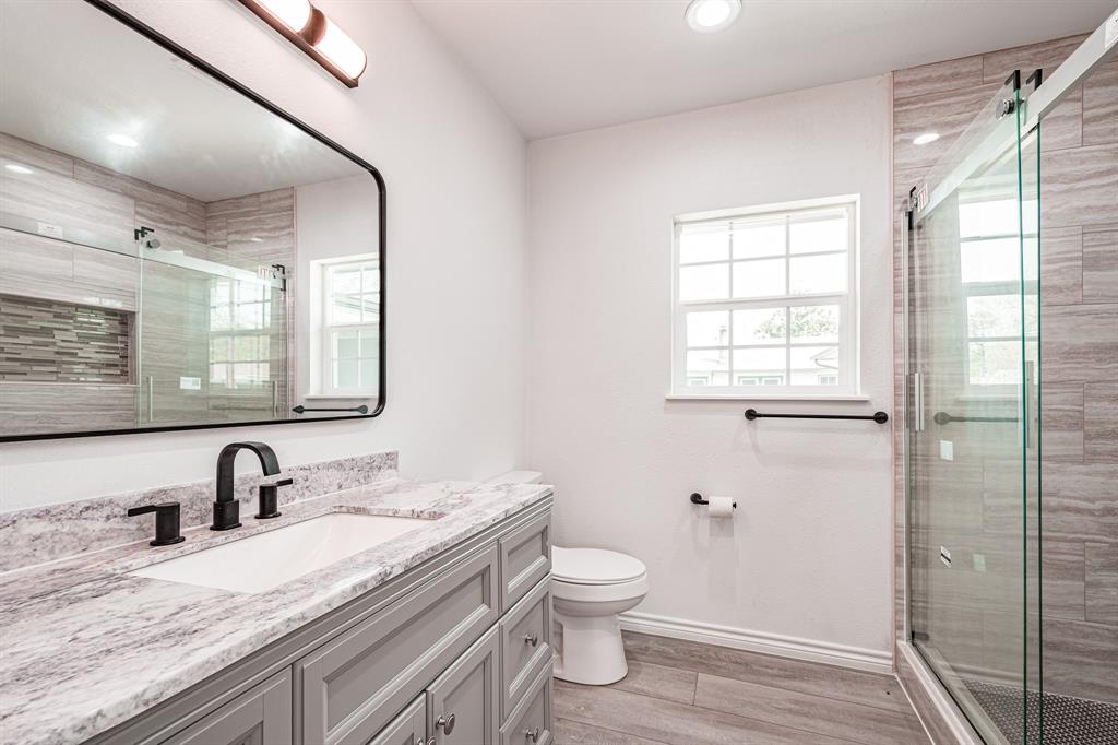 204 Dyer Avenue, Baytown, Texas image 18