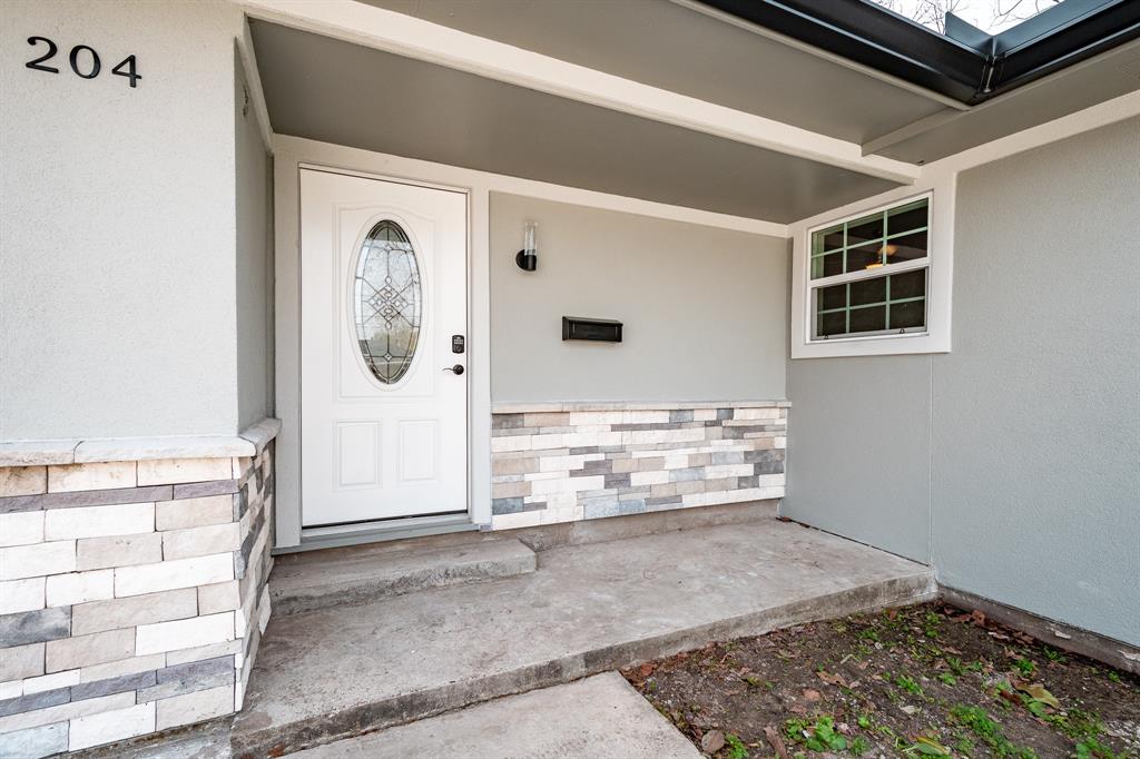 204 Dyer Avenue, Baytown, Texas image 2