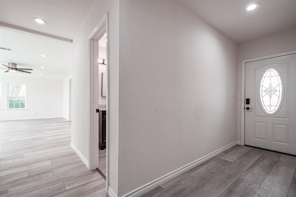 204 Dyer Avenue, Baytown, Texas image 4
