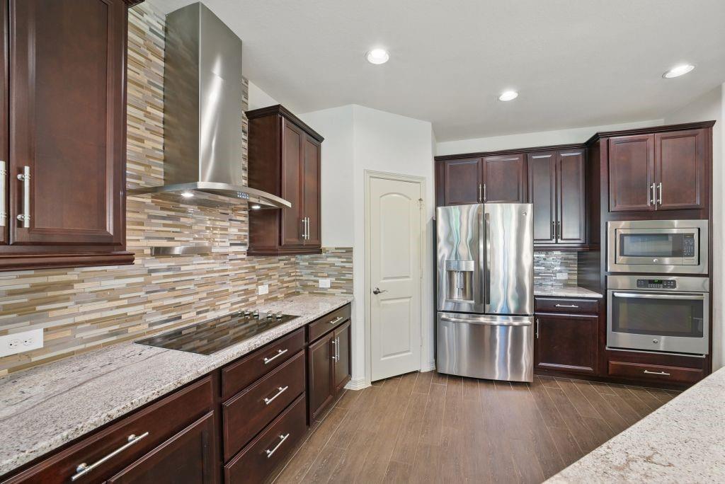 23 Castello Lane, Missouri City, Texas image 12