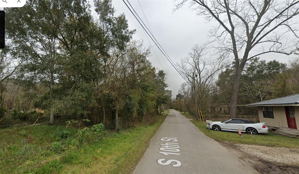 S 10th Street, Conroe, Texas image 1