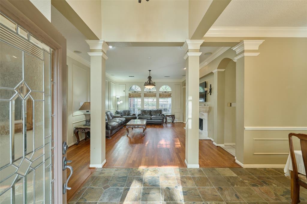 98 E Amberglow Circle, The Woodlands, Texas image 4