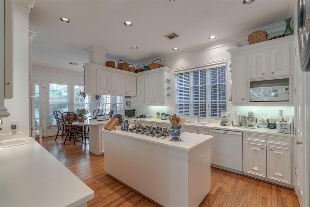 74 Briar Hollow Lane, Houston, Texas image 7