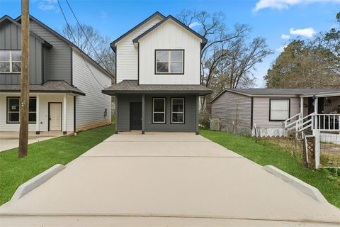 8687 Sassafras Street Willis TX 77318