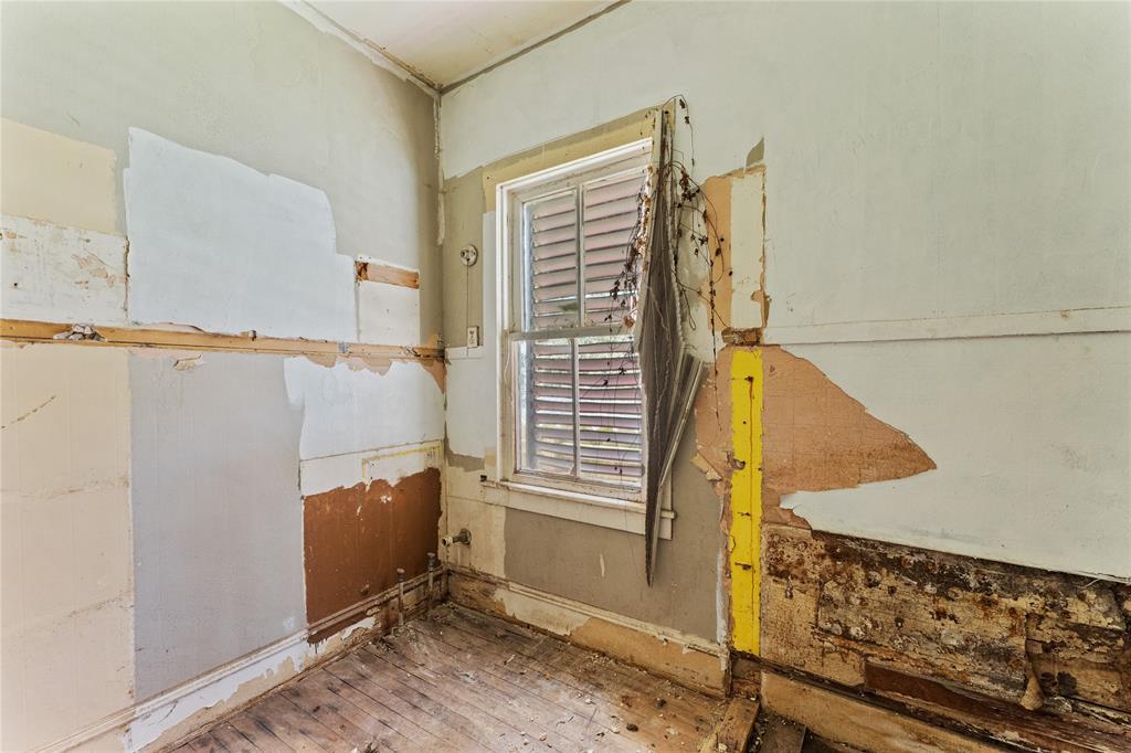 1928 Avenue M 1/2, Galveston, Texas image 12