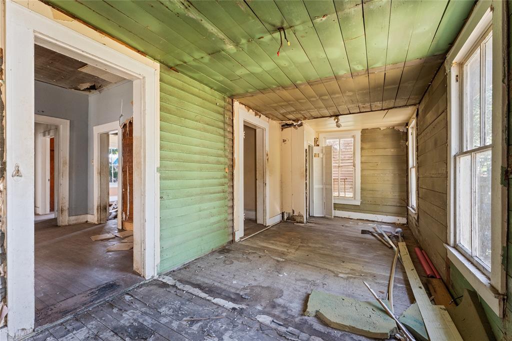 1928 Avenue M 1/2, Galveston, Texas image 16