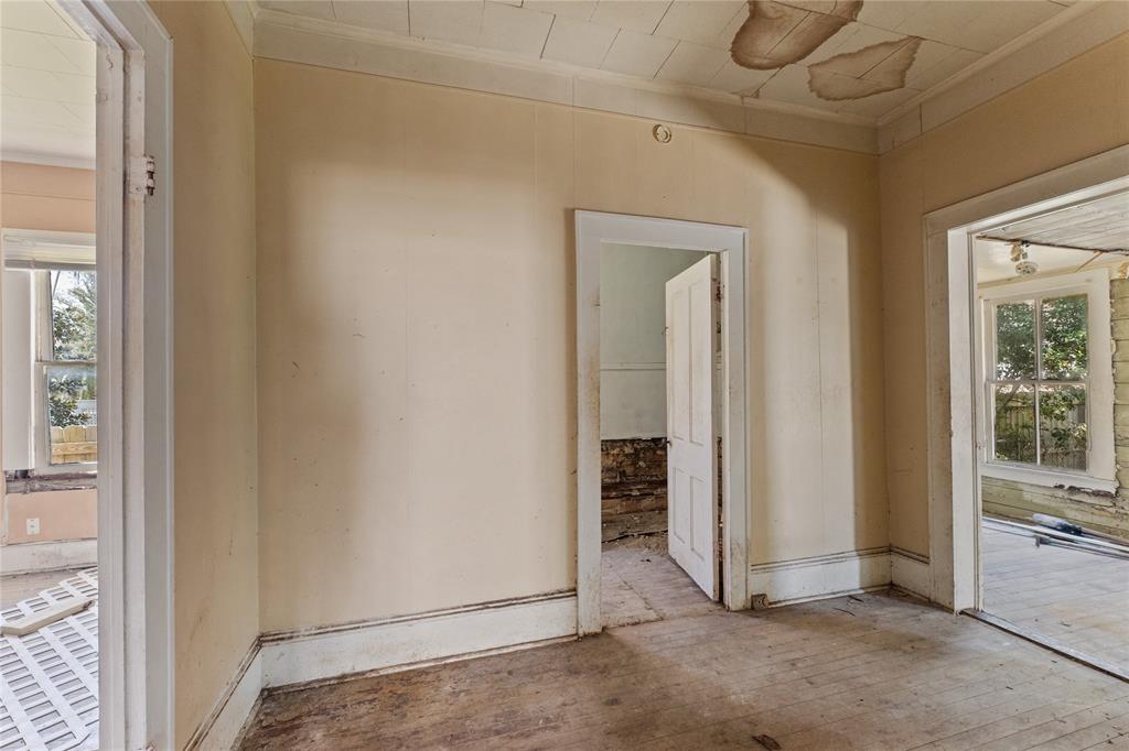 1928 Avenue M 1/2, Galveston, Texas image 6