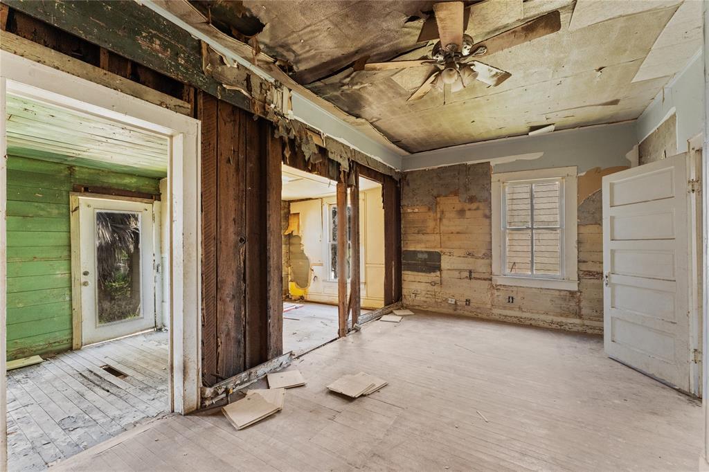 1928 Avenue M 1/2, Galveston, Texas image 17