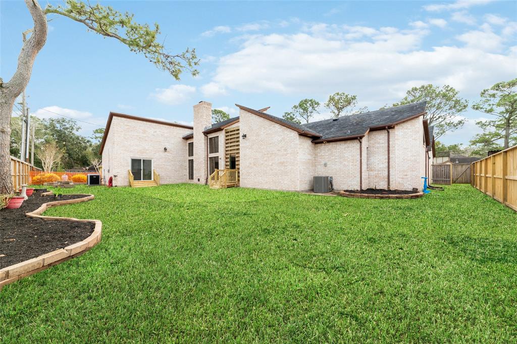 700 Bayou Crest Circle, Dickinson, Texas image 29