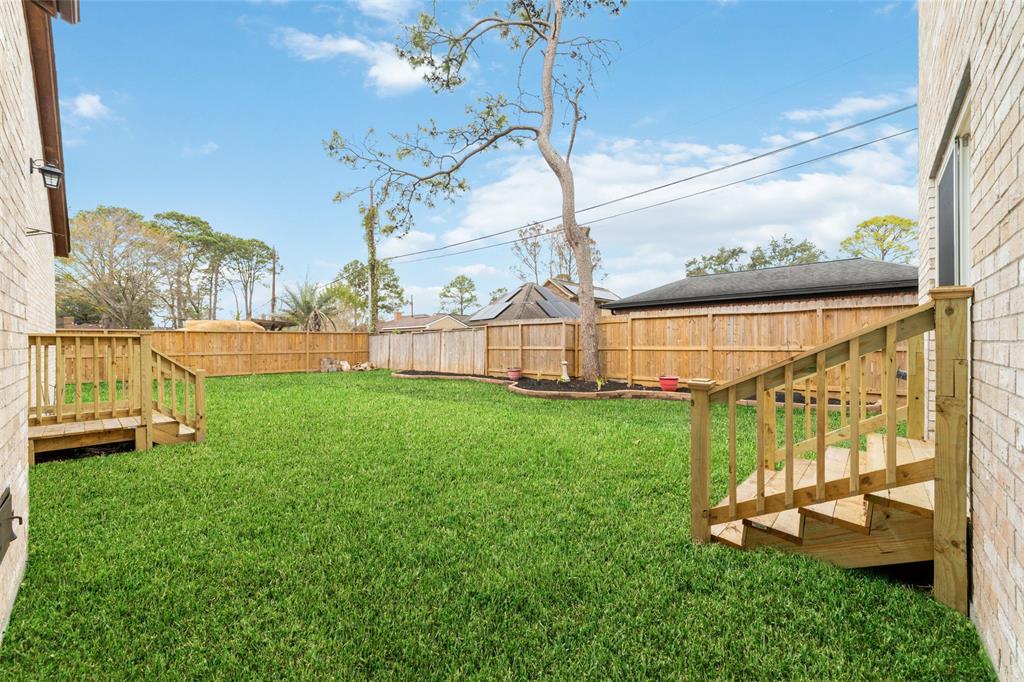 700 Bayou Crest Circle, Dickinson, Texas image 28