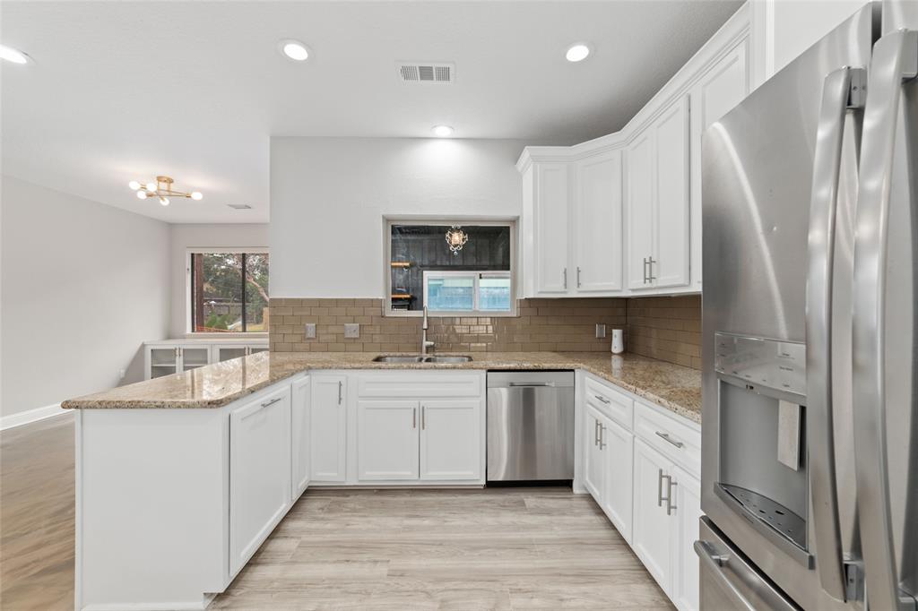 700 Bayou Crest Circle, Dickinson, Texas image 22