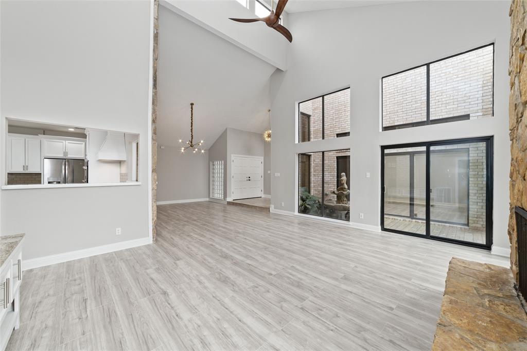 700 Bayou Crest Circle, Dickinson, Texas image 1