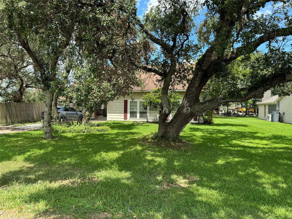 504 Hackberry Street, Louise, Texas image 3