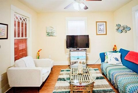 Single Family Residence in Galveston TX 1302 Avenue M 1/2 3.jpg