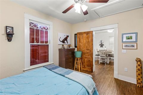 Single Family Residence in Galveston TX 1302 Avenue M 1/2 26.jpg