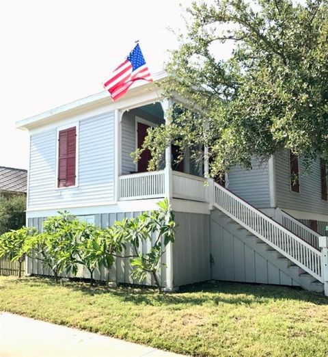 Single Family Residence in Galveston TX 1302 Avenue M 1/2 1.jpg