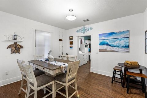 Single Family Residence in Galveston TX 1302 Avenue M 1/2 17.jpg