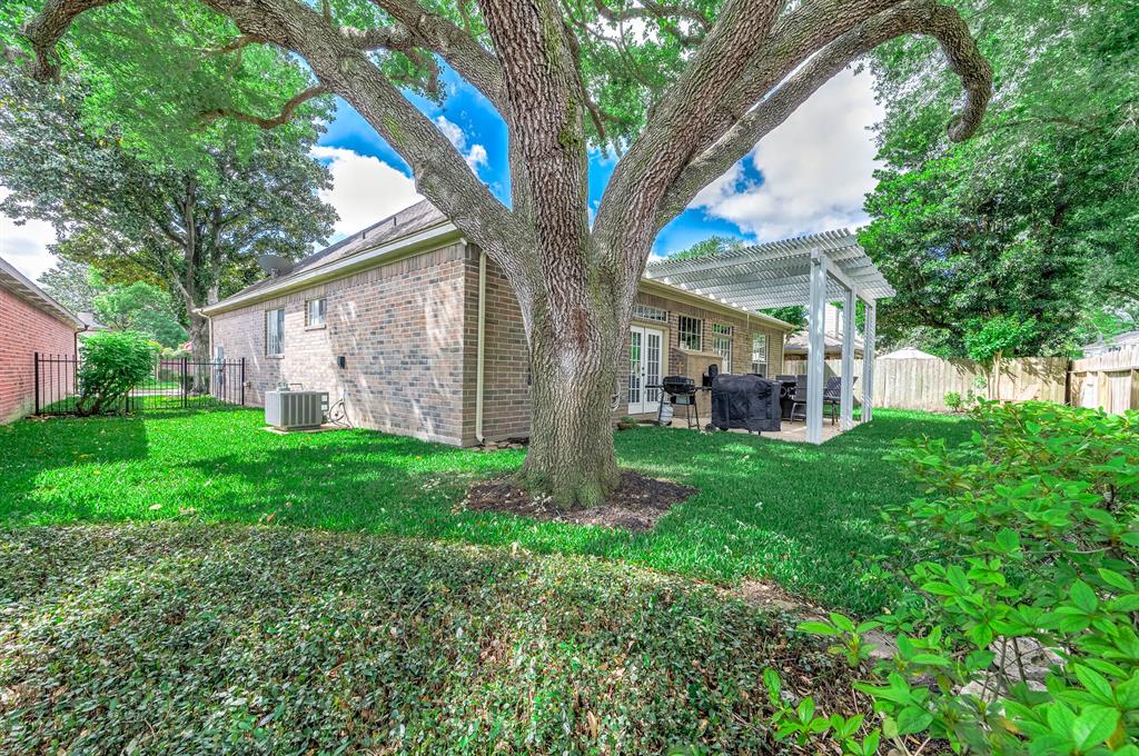 2930 Highland Lakes Drive, Missouri City, Texas image 29
