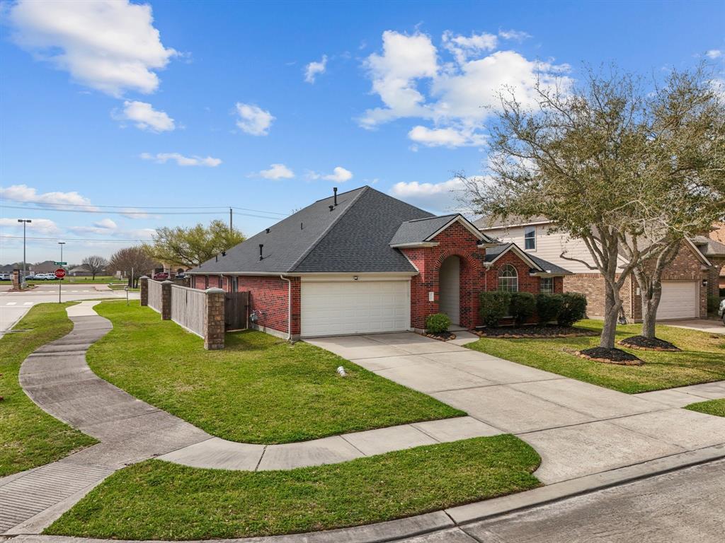 6516 Sterling Bay Lane, Dickinson, Texas image 2