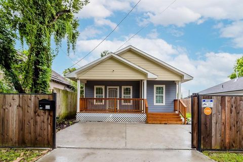 110 Amundsen Street Houston TX 77009