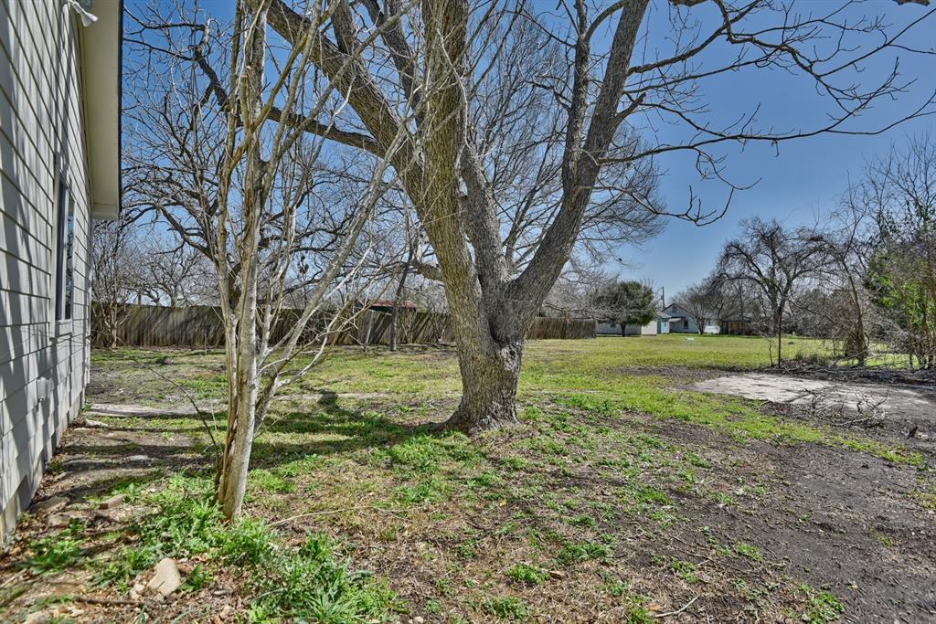 205 Mary Gene St, Brenham, Texas image 27