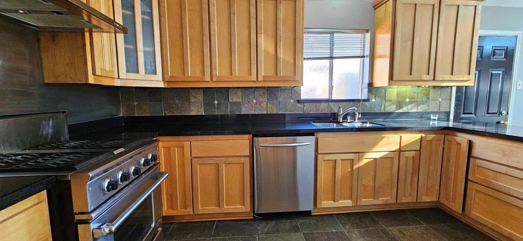 3411 Somerton Drive, La Porte, Texas image 13