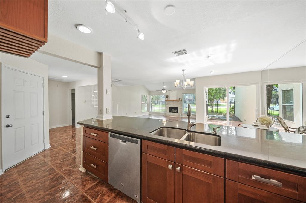 20313 Sunny Shores Drive #B, Humble, Texas image 14