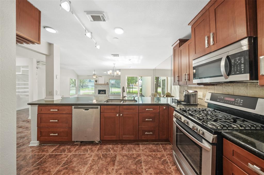 20313 Sunny Shores Drive #B, Humble, Texas image 13