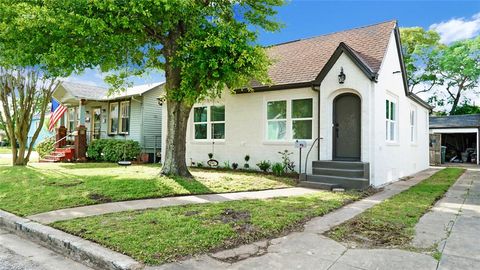 Single Family Residence in Galveston TX 4305 Avenue Q 1/2.jpg