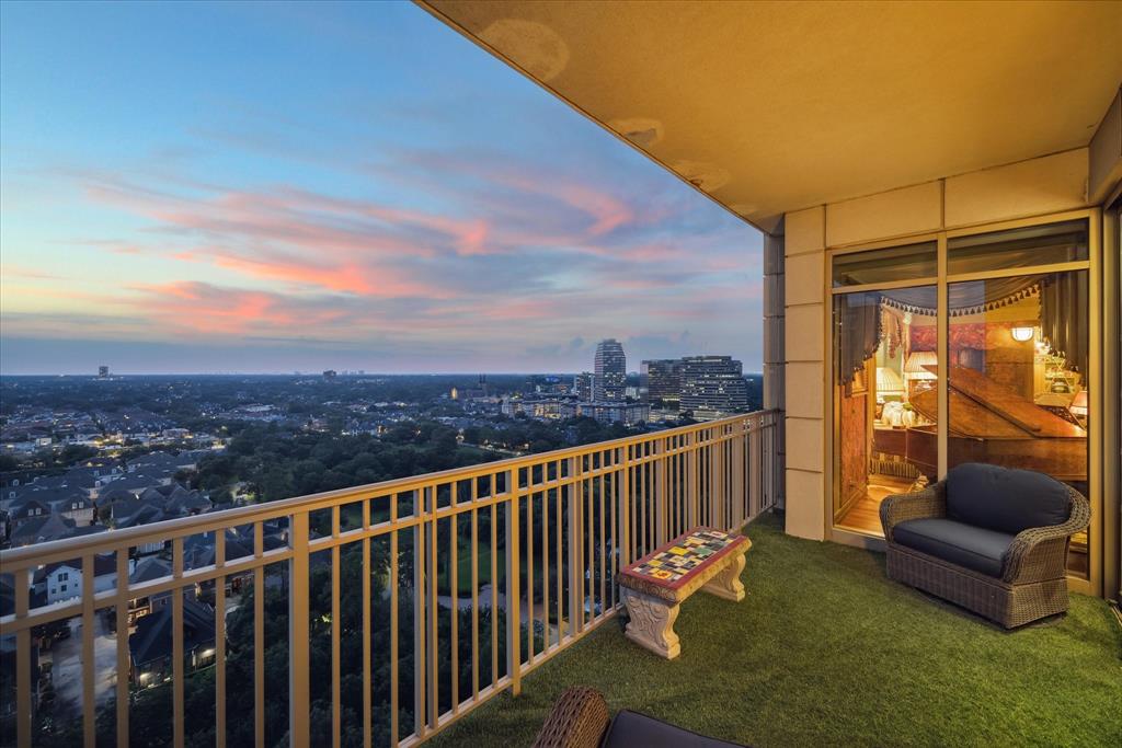 1100 Uptown Park Boulevard 184