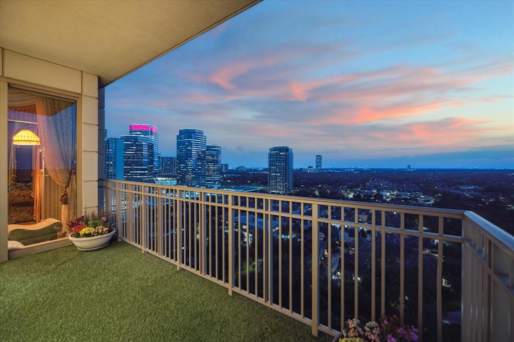 1100 Uptown Park Boulevard 184