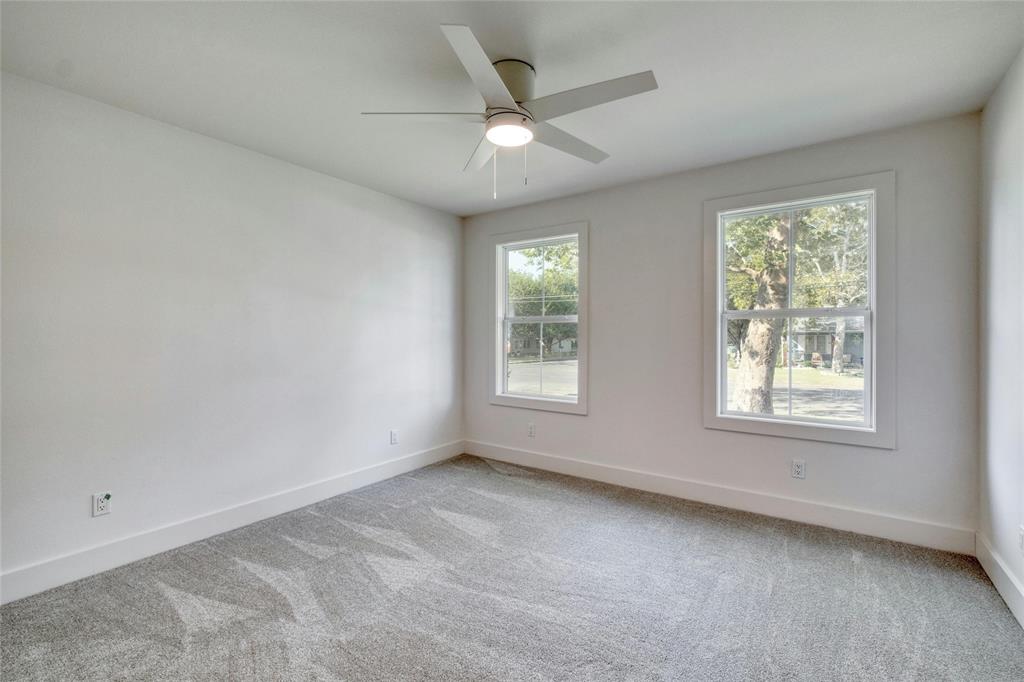 293 S College Street, La Grange, Texas image 23