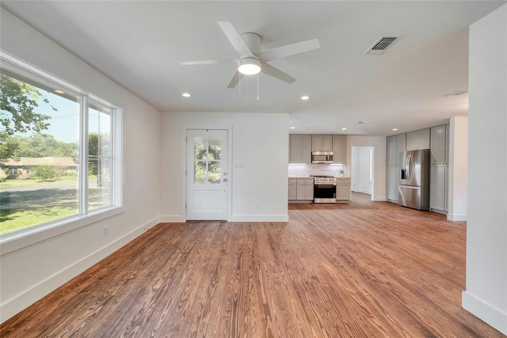293 S College Street, La Grange, Texas image 12