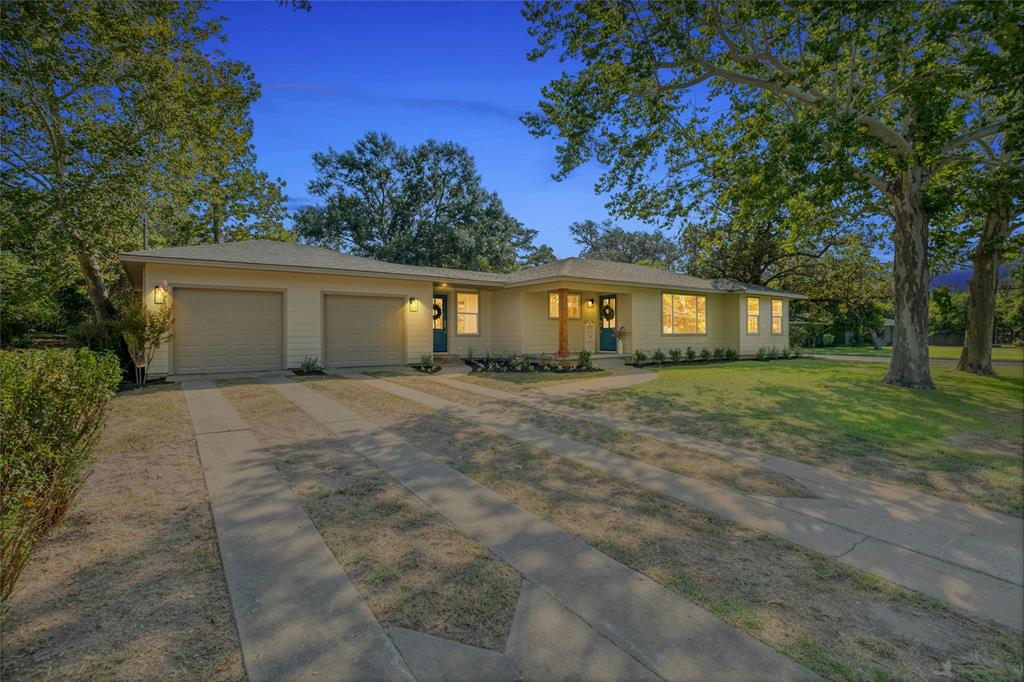 293 S College Street, La Grange, Texas image 4