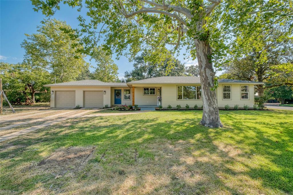 293 S College Street, La Grange, Texas image 1