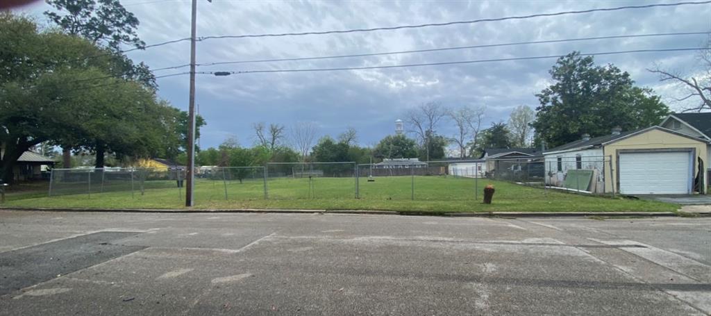 S Avenue C, Humble, Texas image 2