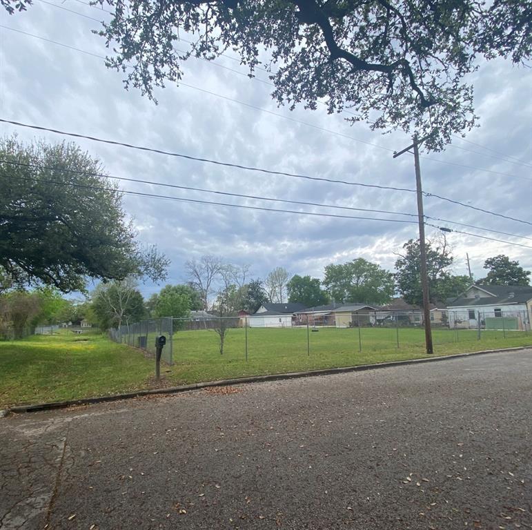 S Avenue C, Humble, Texas image 1