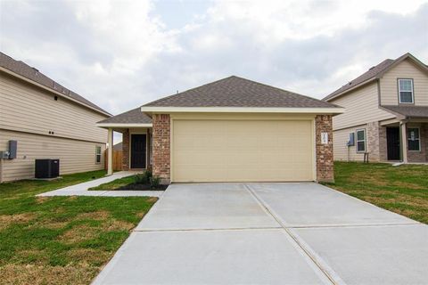 Photo of 203 Blue Crane Street, Huntsville, TX 77320 (MLS # 47008342)