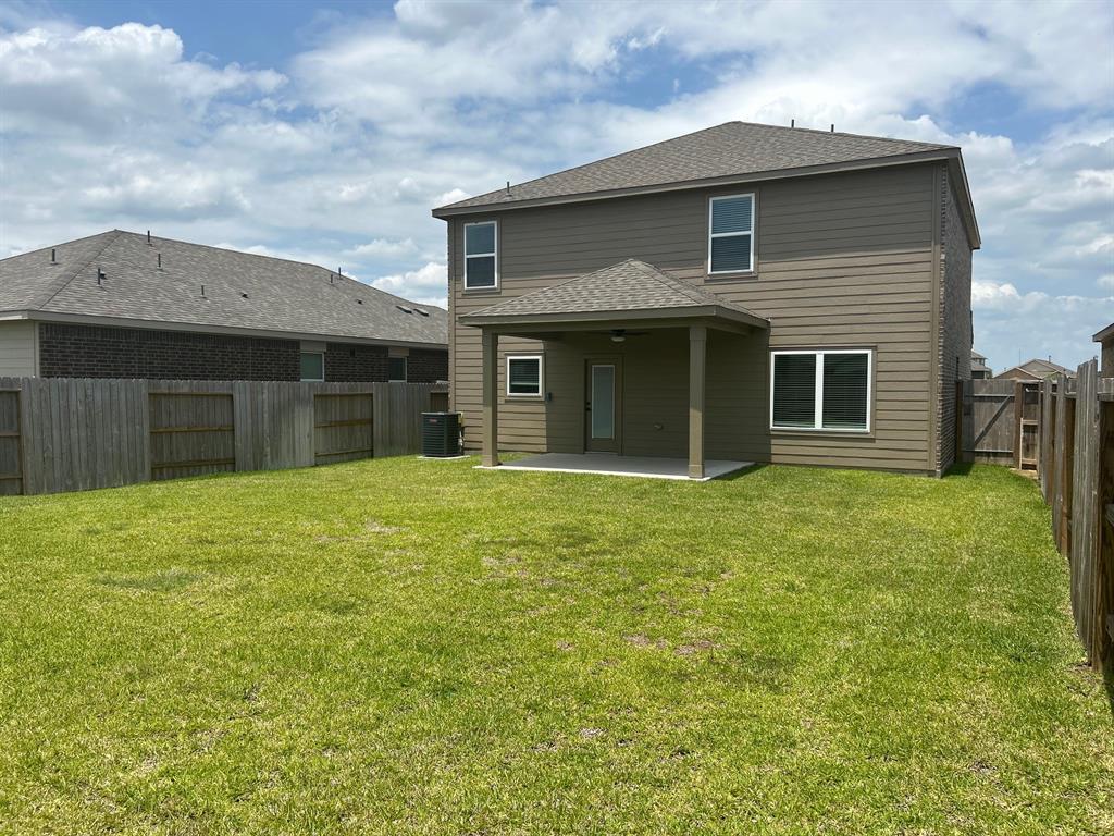1006 Whispering Winds Drive, Beasley, Texas image 2