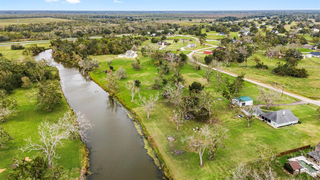 438 Winchester Trail, Angleton, Texas image 39